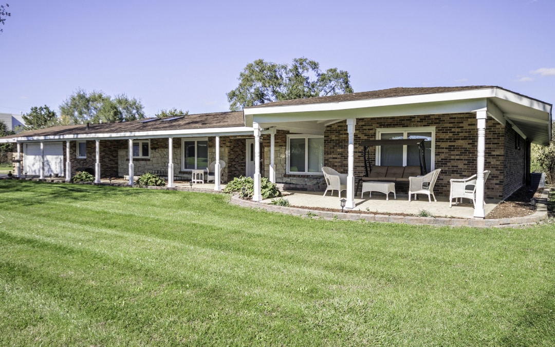28W780 Woodland Ct, Warrenville