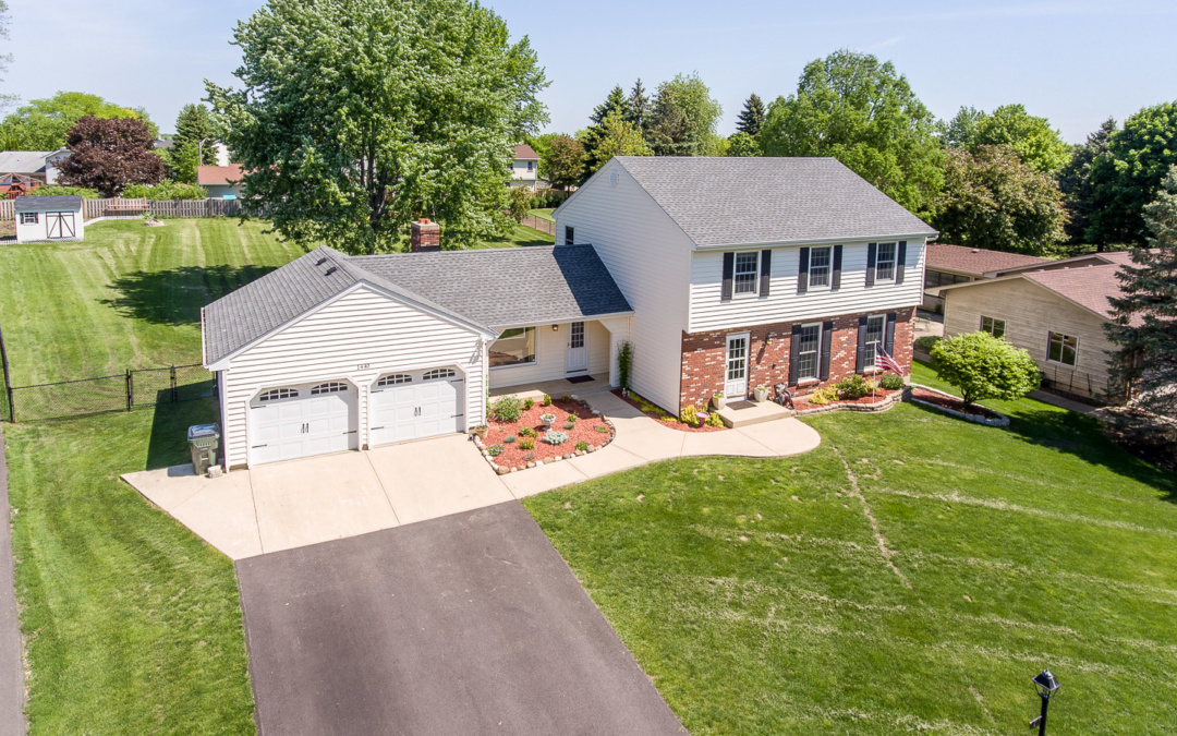 1440 Windy Knoll Dr, Algonquin