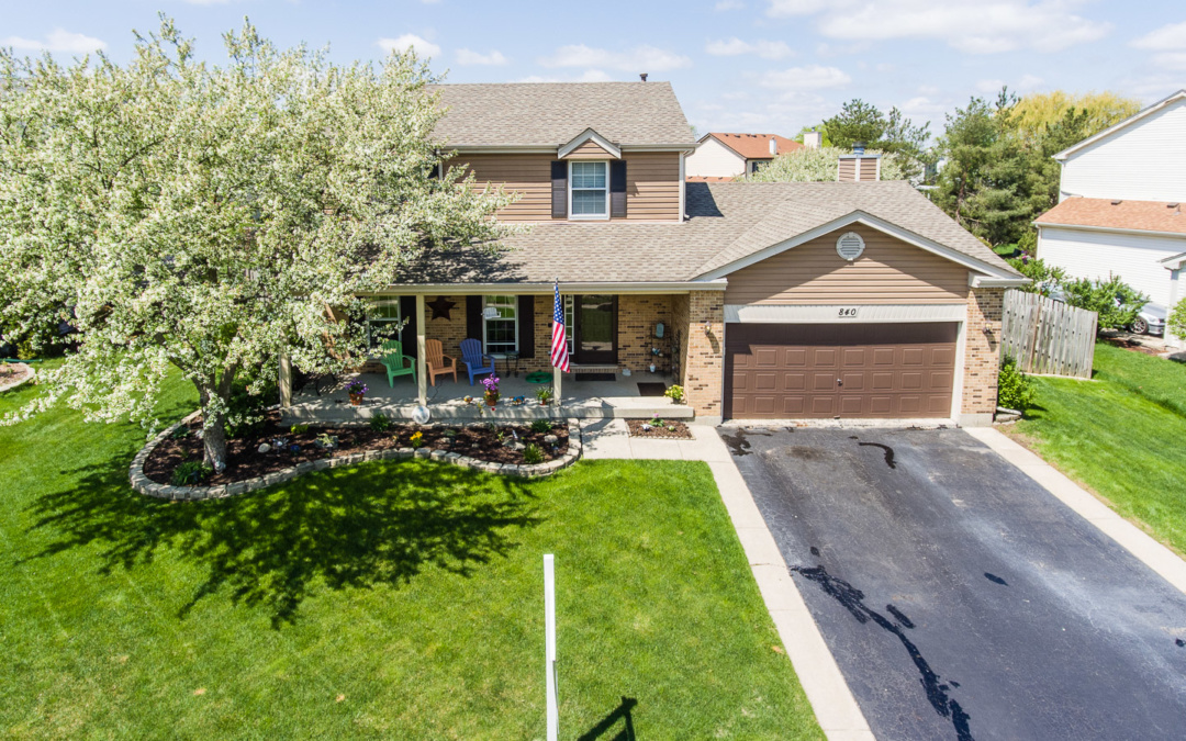 840 Roaring Brook Ln, Algonquin