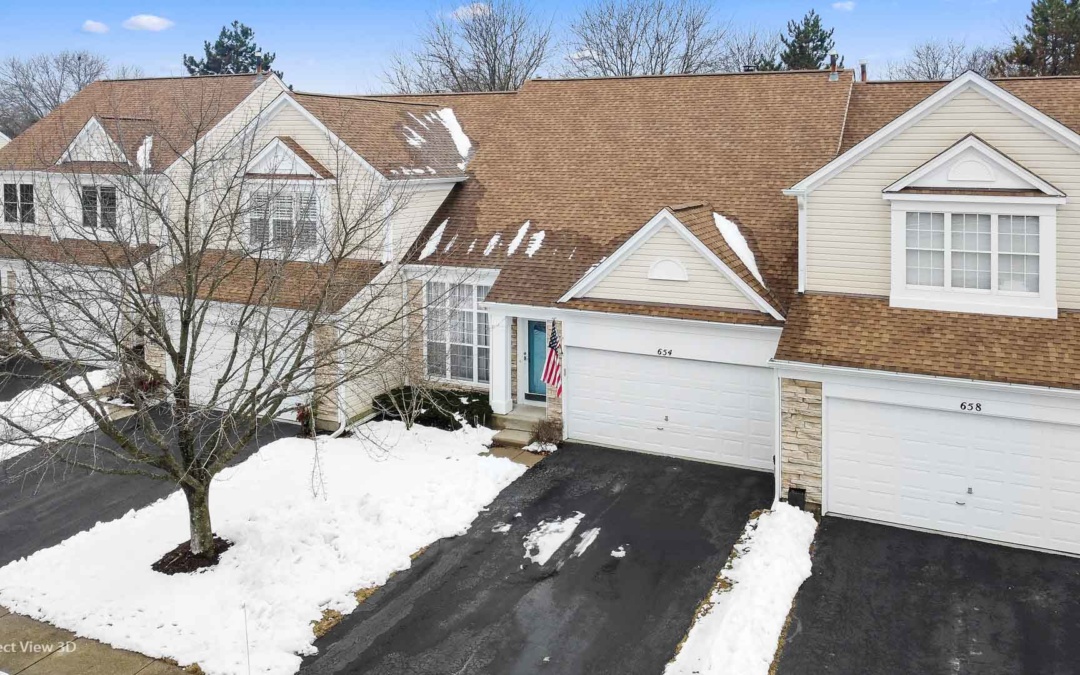 654 Charter Hall, Palatine