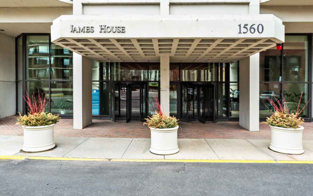 1560 N Sandburg Terrace, Chicago