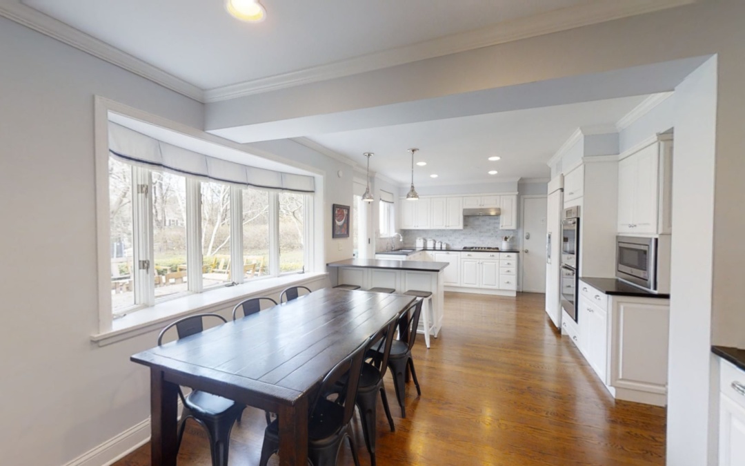 600 Glenayre Dr, Glenview