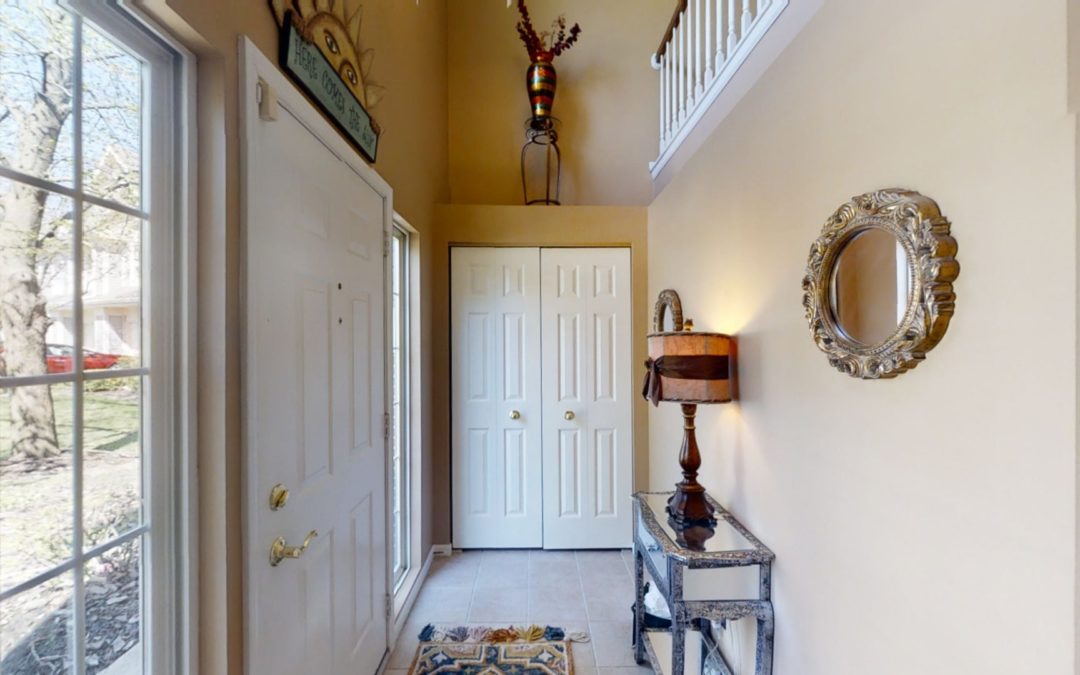 742 Old Creek Ct, Elk Grove Village