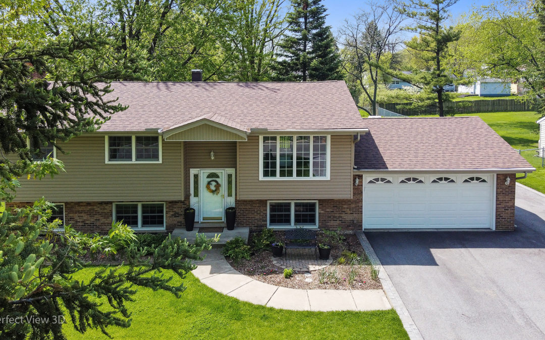 537 71st St,  Darien