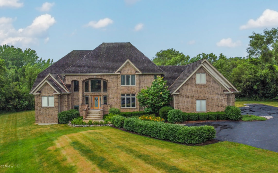 3912 Clearwater Dr, Long Grove