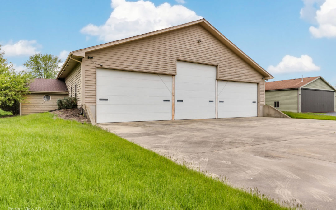 9S061 Skylane Dr, Naperville (Hangar)
