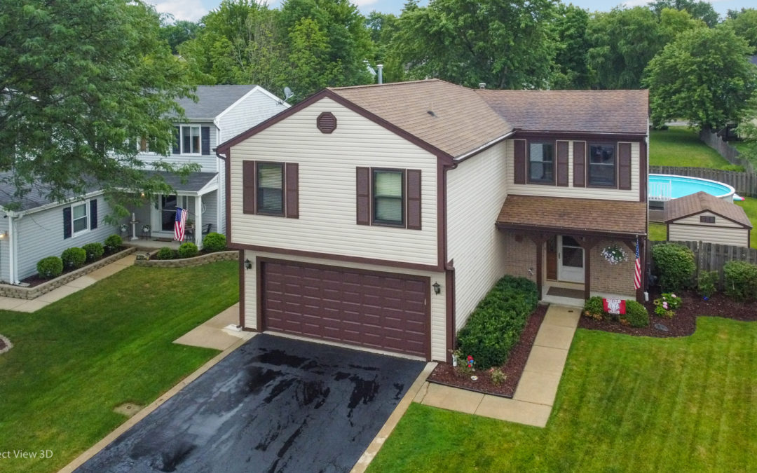 1122 Evergreen Dr,  Carol Stream