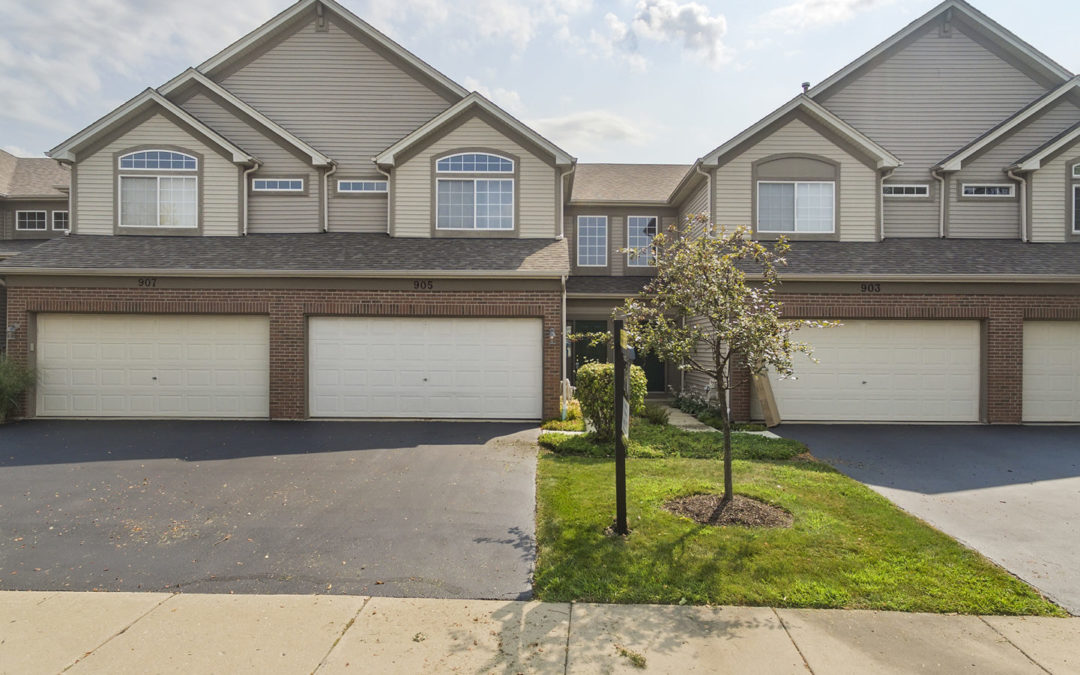 905 Ashbury Dr, Aurora