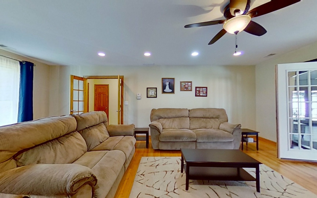 706 S Gables Blvd, Wheaton