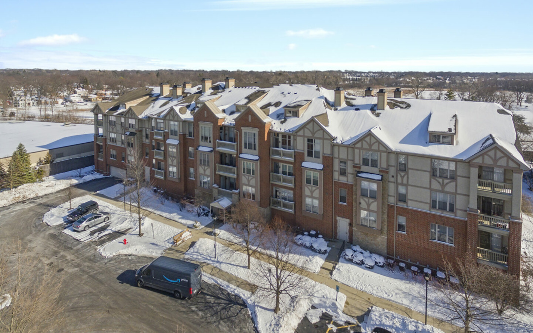1914 Farnsworth Ln (Unit 310), Northbrook
