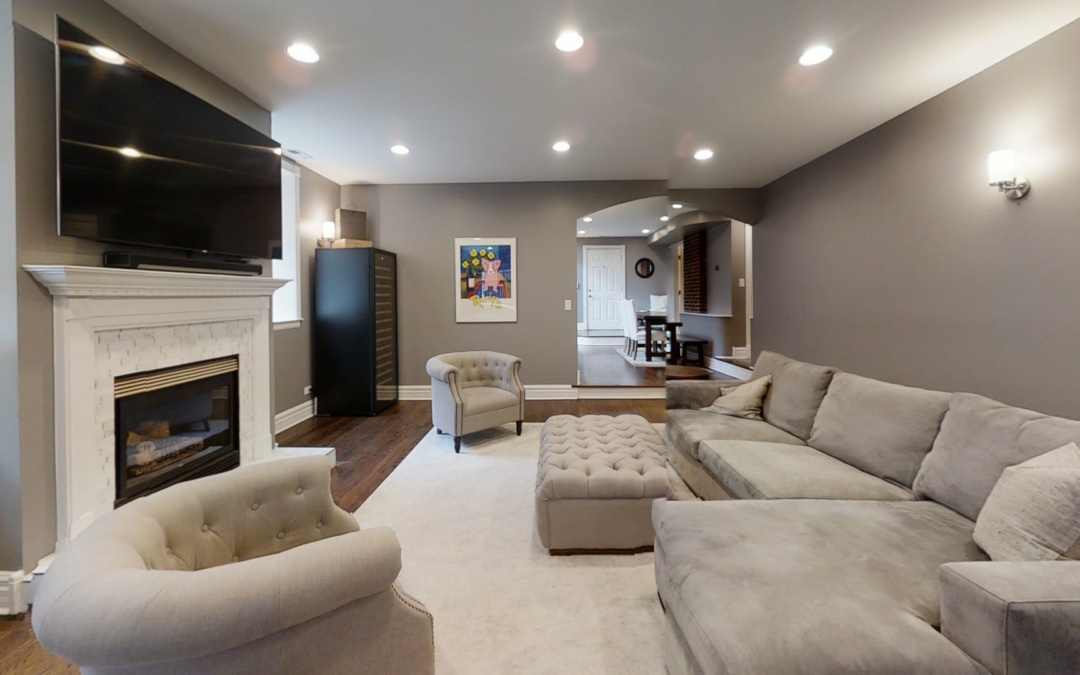 643 W Roscoe St, Chicago