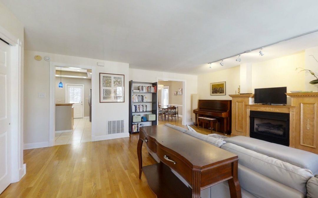 1913 W Estes Ave, Chicago