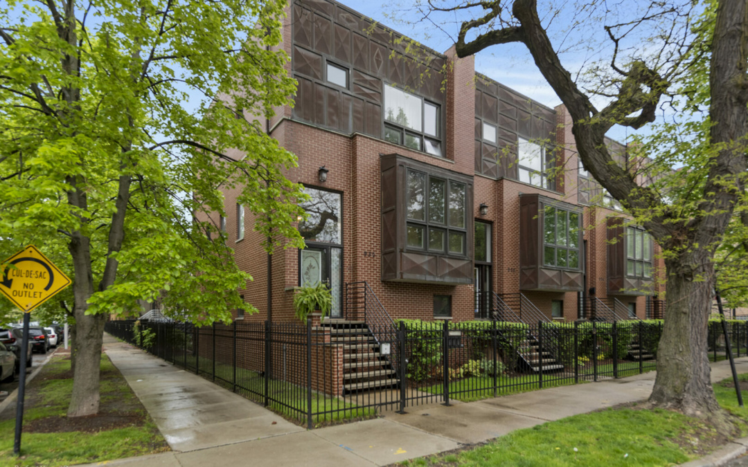 930 E 48th St, Chicago