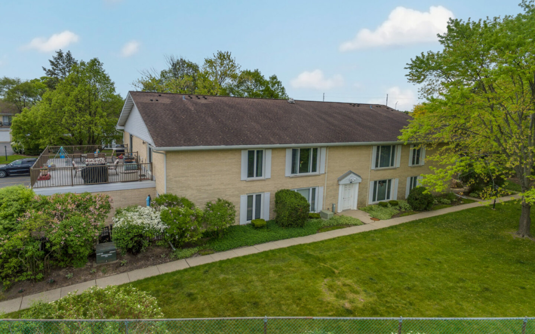 1870 W Surrey Park Ln (Unit 2C), Arlington Heights