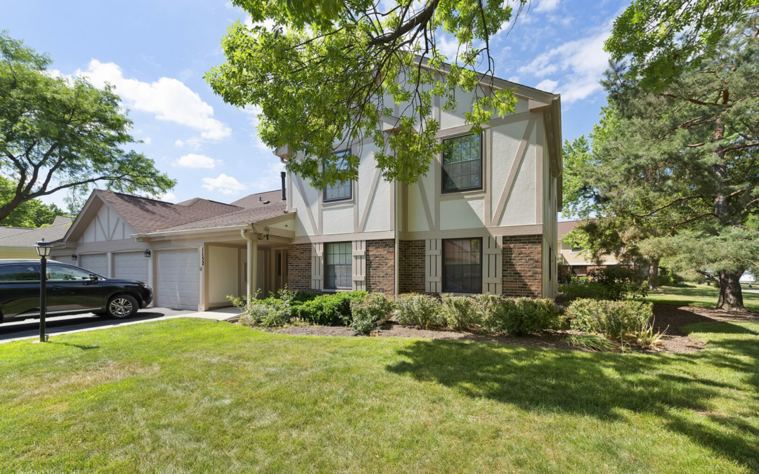 1152 Buckingham Ct (Unit D), Wheeling