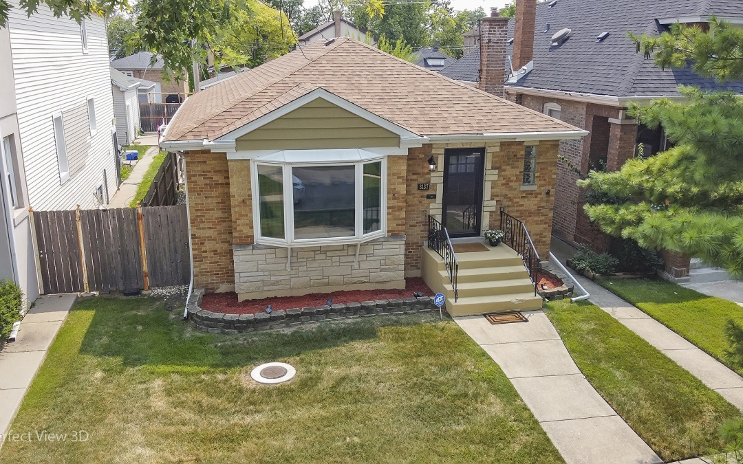 3137 N Oleander Ave, Chicago
